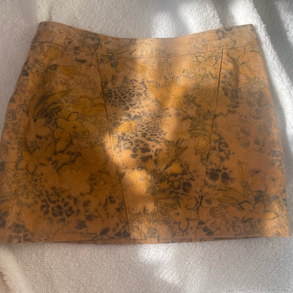 Genuine Leather floral skirt from Express 4 NWT - Picture 3 of 3